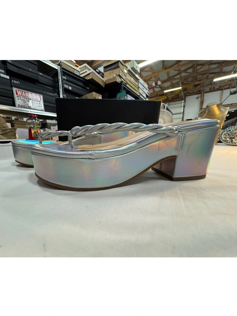 N/A chic iridescent